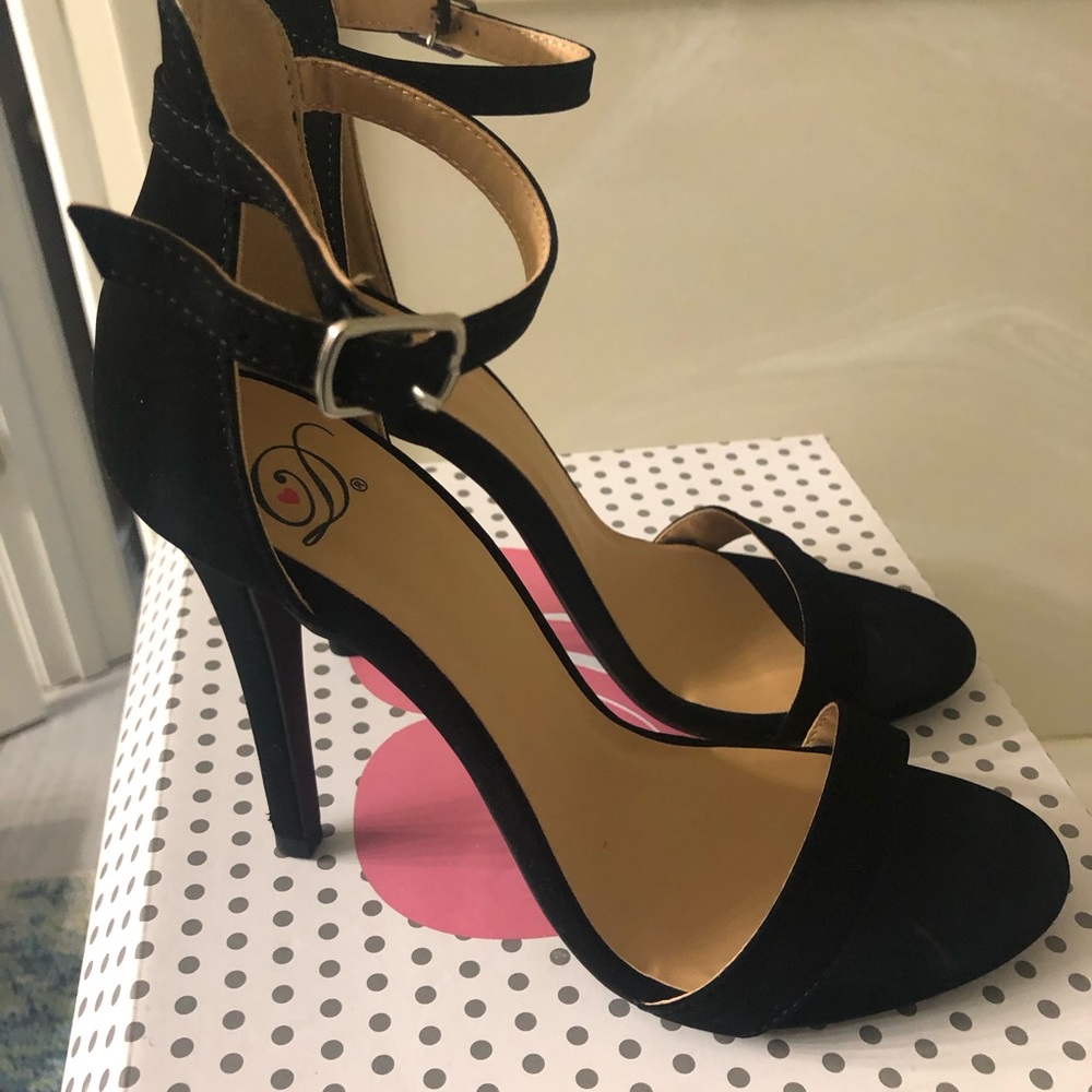 Delicious Shoes - Picture 2 of 3